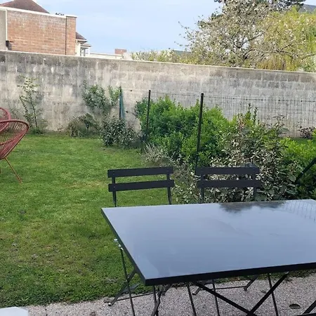 Holiday home Maison Avec Jardin Sur